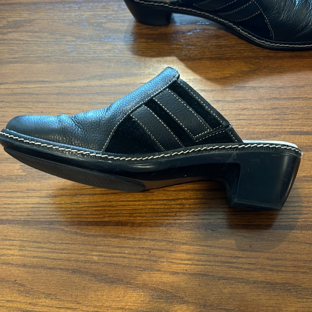 Softspots Leather Clogs - Picture 6 of 14